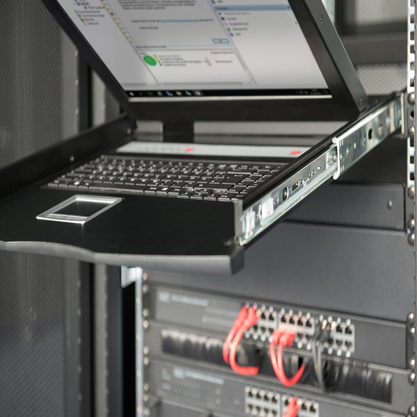 CONSOLLE MODULARE CON SCHERMO 19" PER ARMADI RACK