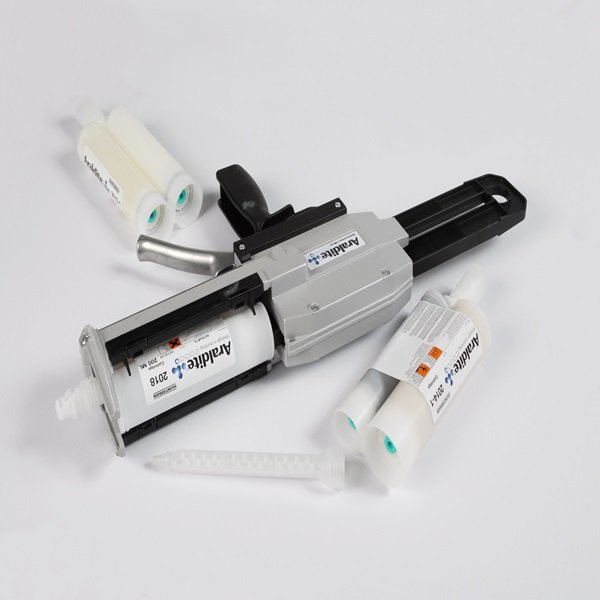 PISTOLA-APPLICATORE MANUALE PER ARALDITE BICART.